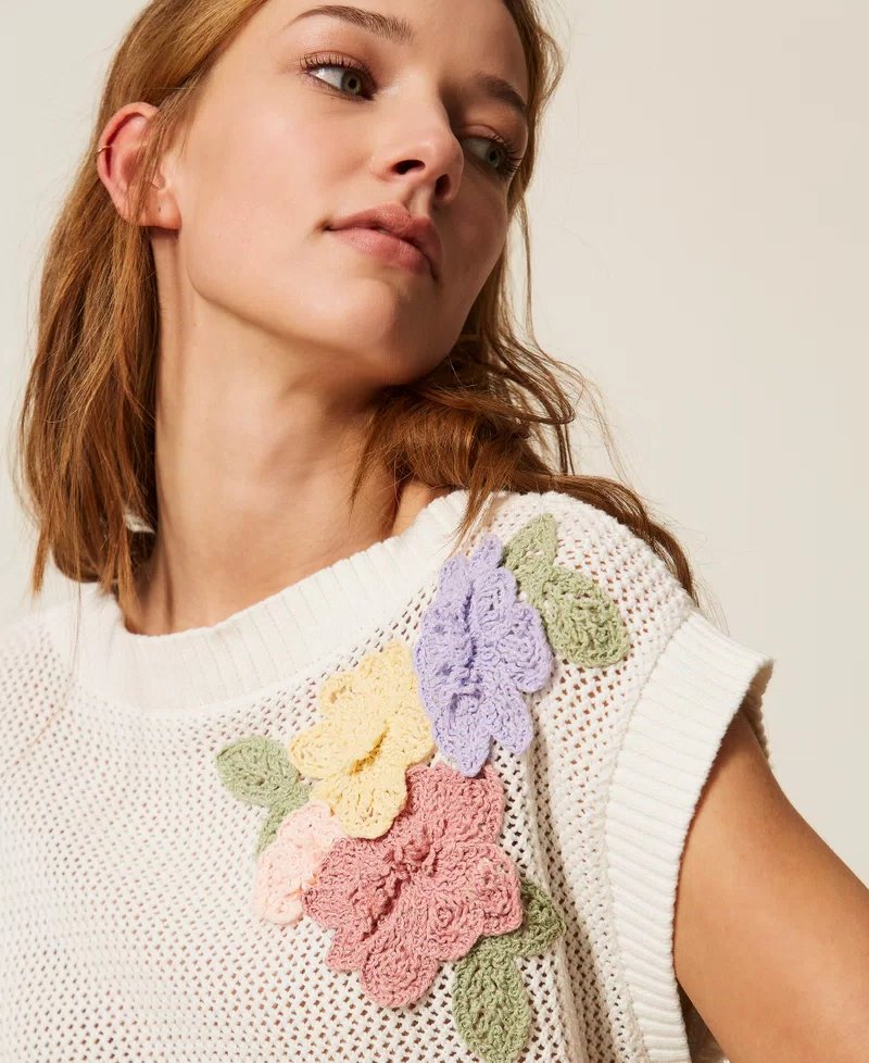 TWS-261TT3310 IVORY FLOWER KNIT TOP