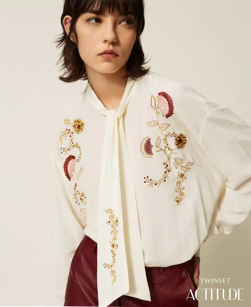 TWS-262AP2241 IVORY EMBROIDERED BLOUSE