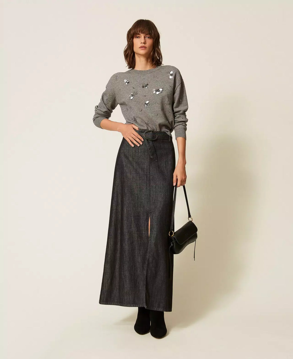 TWS-262AP3181 GREY FLOWER DETAIL TOP