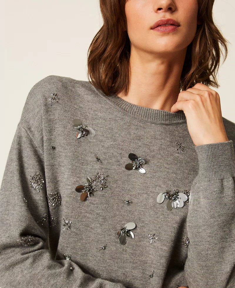 TWS-262AP3181 GREY FLOWER DETAIL TOP