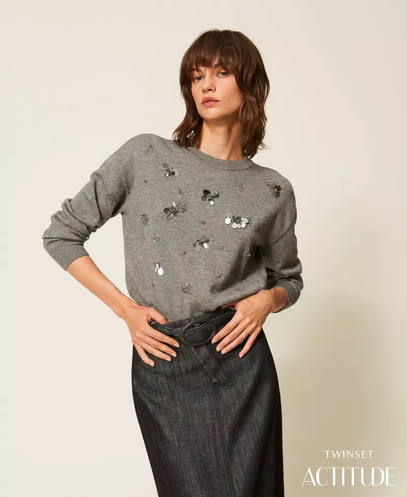 TWS-262AP3181 GREY FLOWER DETAIL TOP