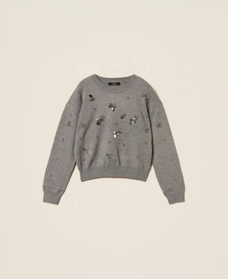 TWS-262AP3181 GREY FLOWER DETAIL TOP