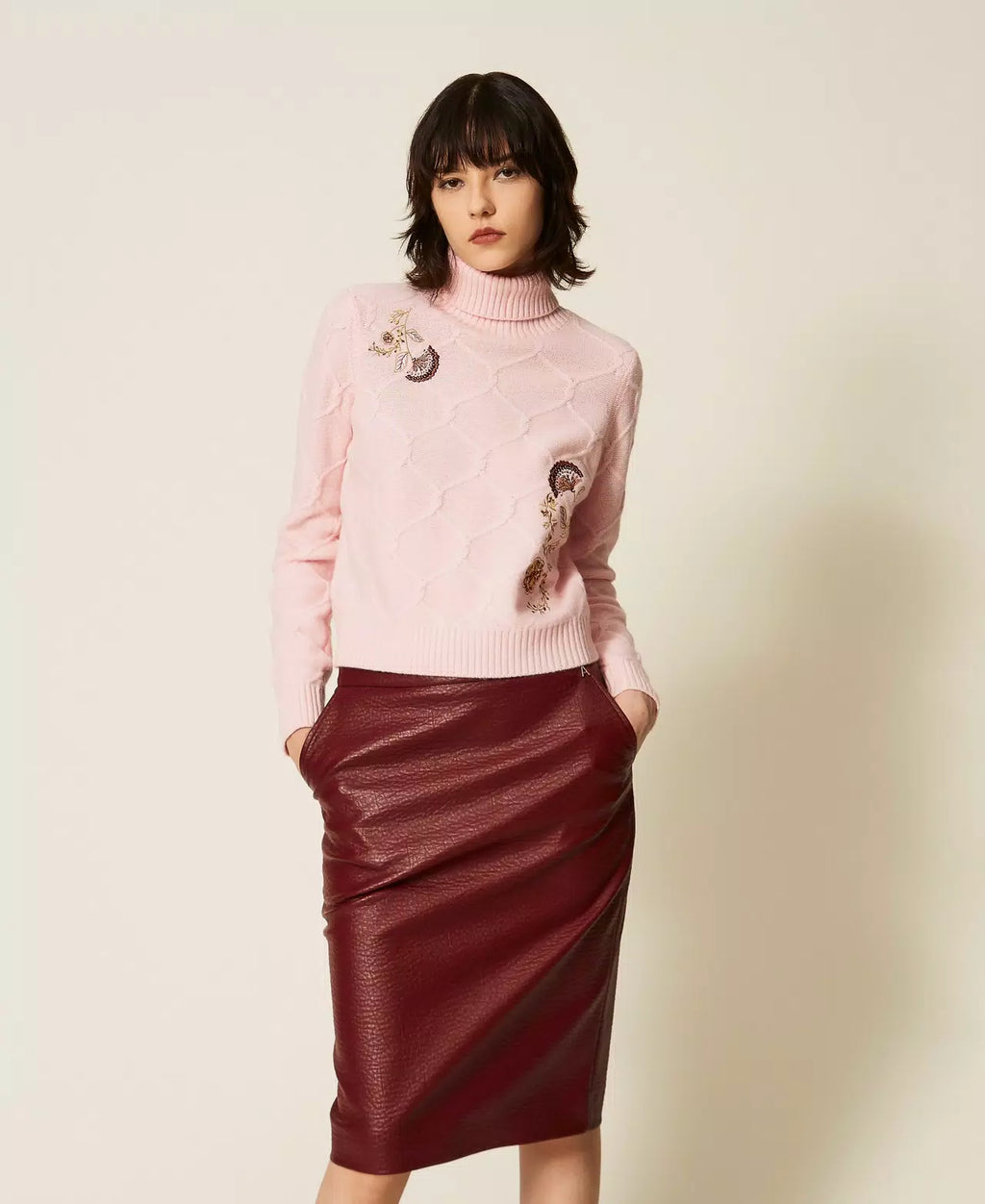 TWS-262AP3190 ROSE FLORAL EMBROIDERED TURTLENECK X