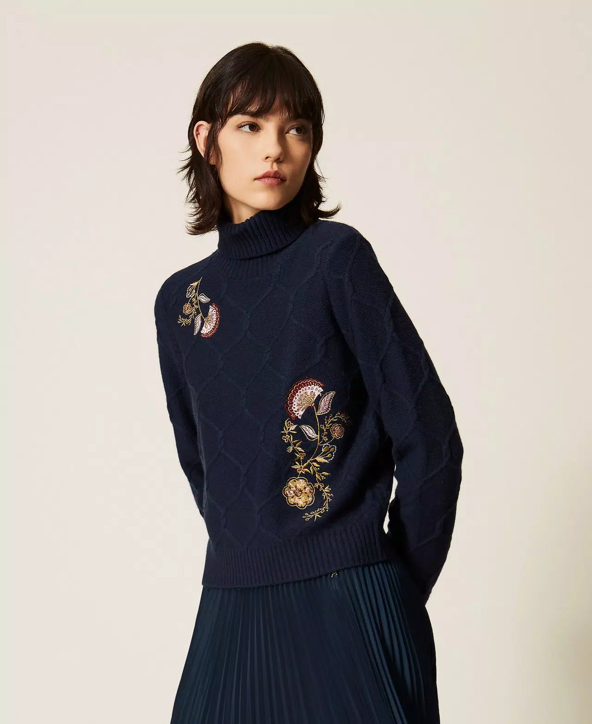 TWS-262AP3190 BLUE FLORAL EMBROIDERED TURTLENECK X