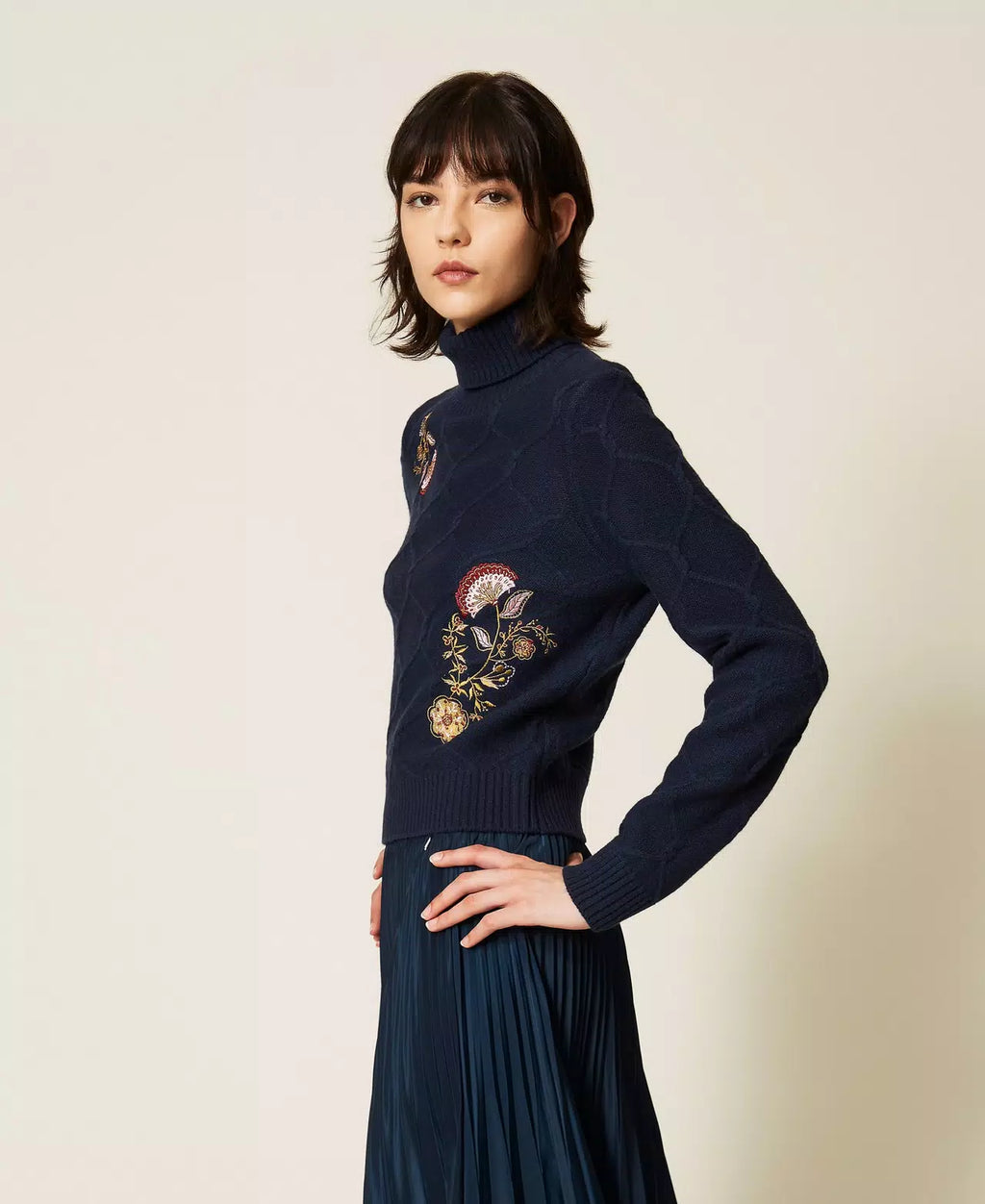 TWS-262AP3190 BLUE FLORAL EMBROIDERED TURTLENECK X