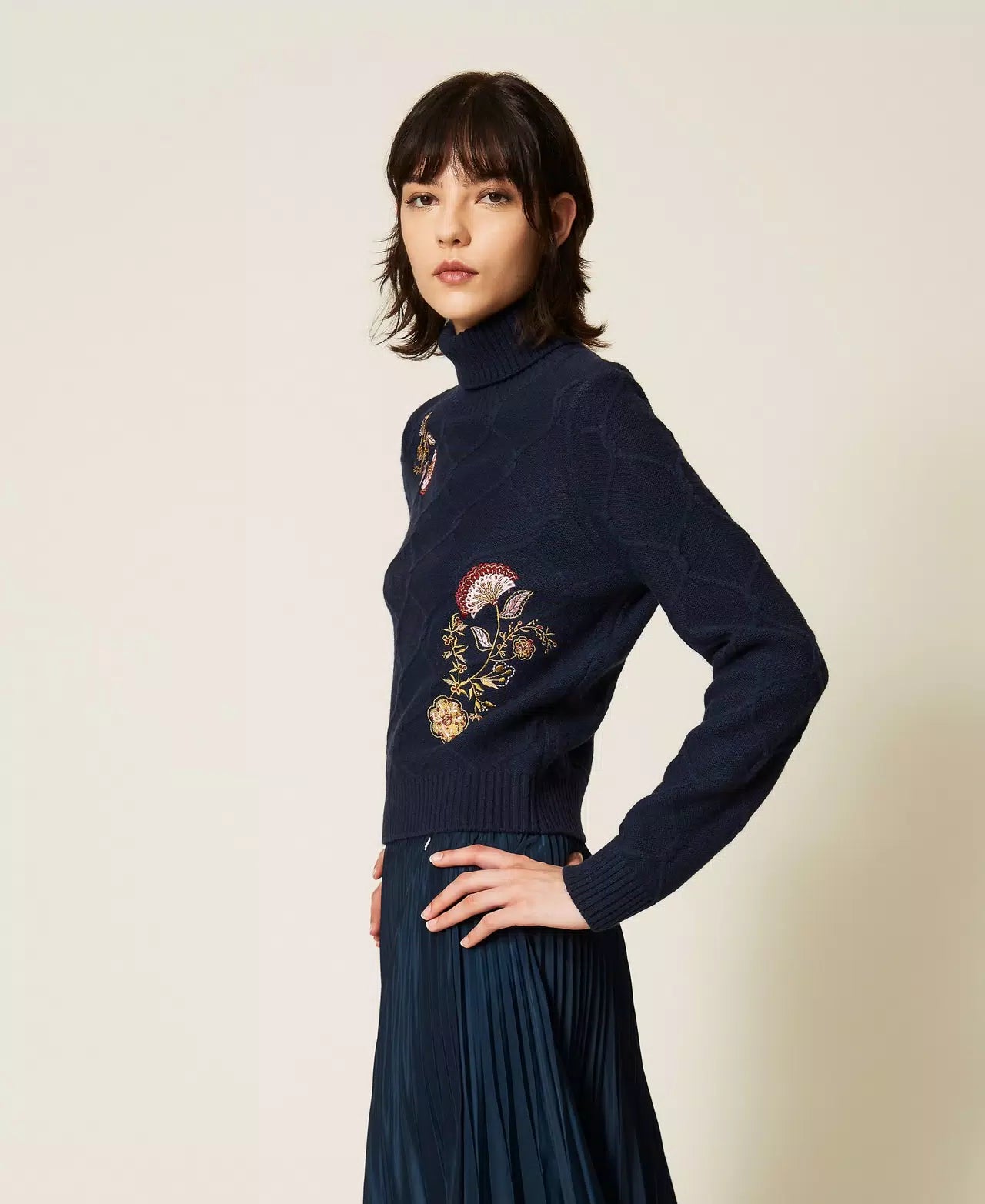 TWS-262AP3190 BLUE FLORAL EMBROIDERED TURTLENECK X