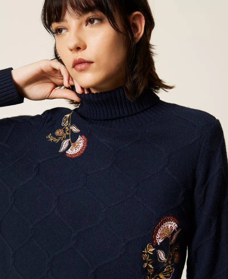TWS-262AP3190 BLUE FLORAL EMBROIDERED TURTLENECK X
