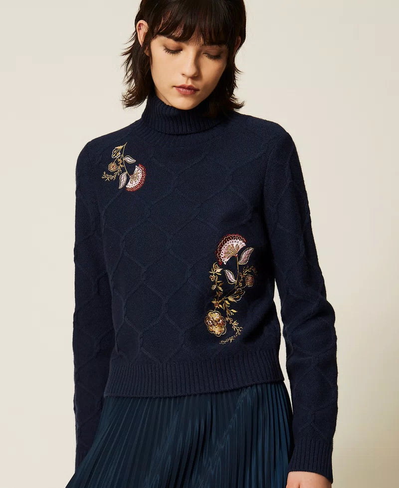 TWS-262AP3190 BLUE FLORAL EMBROIDERED TURTLENECK X