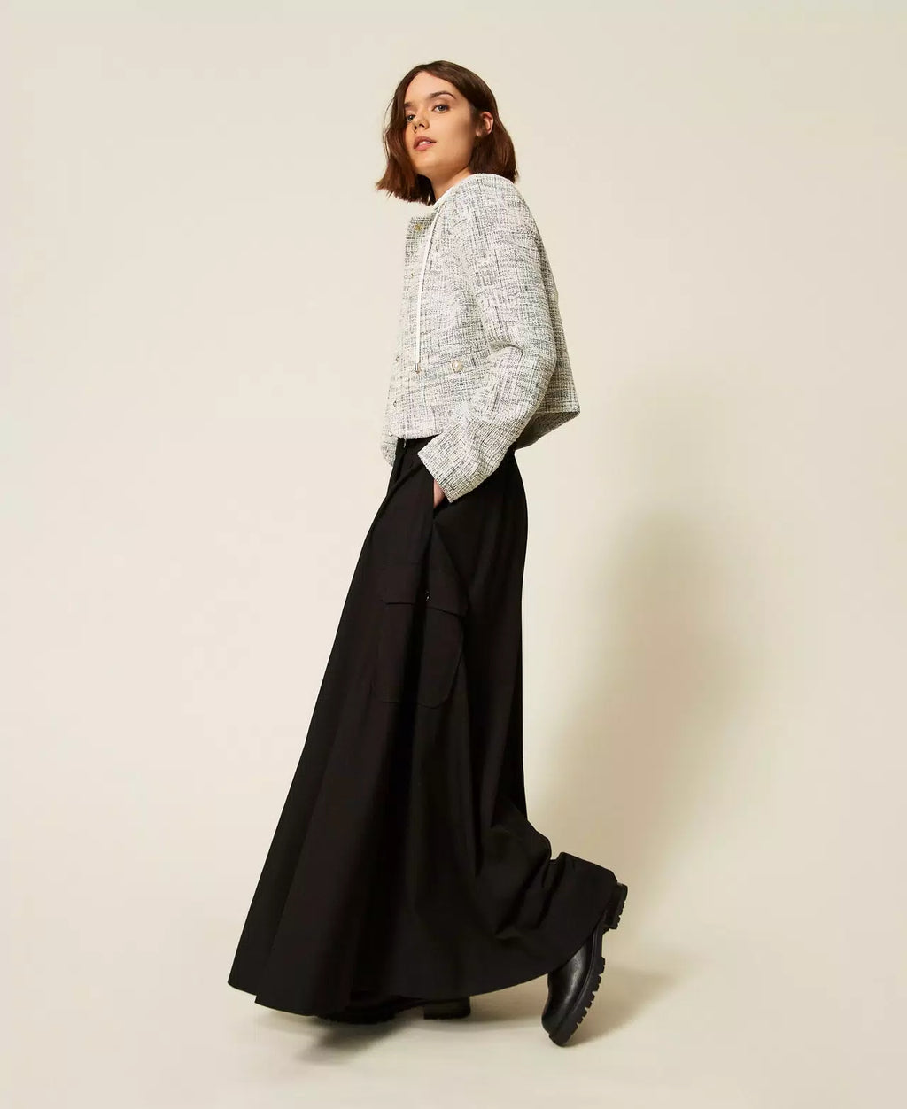 TWS-262LI2WDD BLACK WRAP POCKET SKIRT