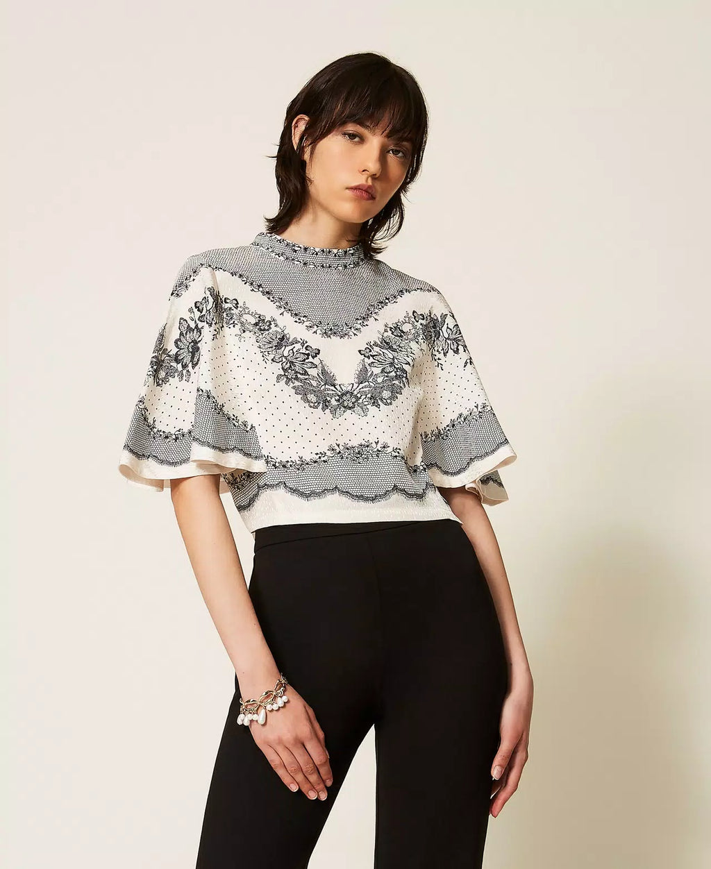 TWS-262TP267A IVORY&BLACK CROPPED BLOUSE