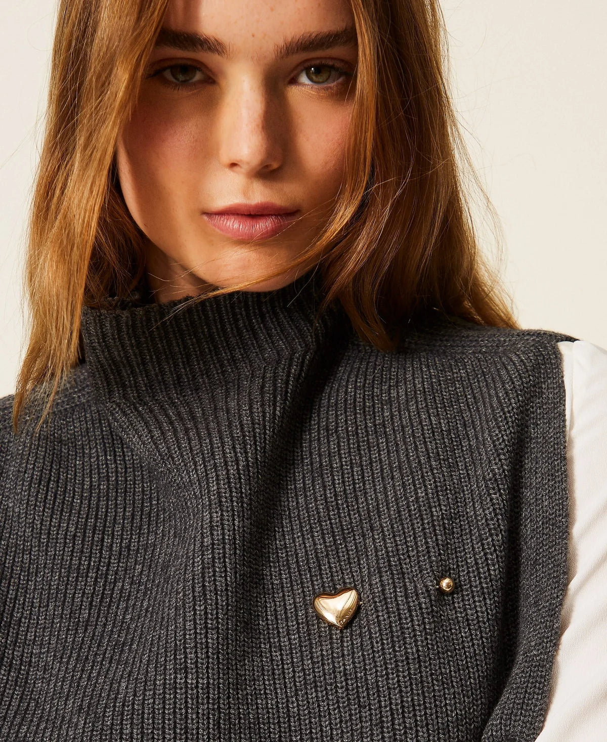 TWS-262TP3050 GREY POLO NECK VEST