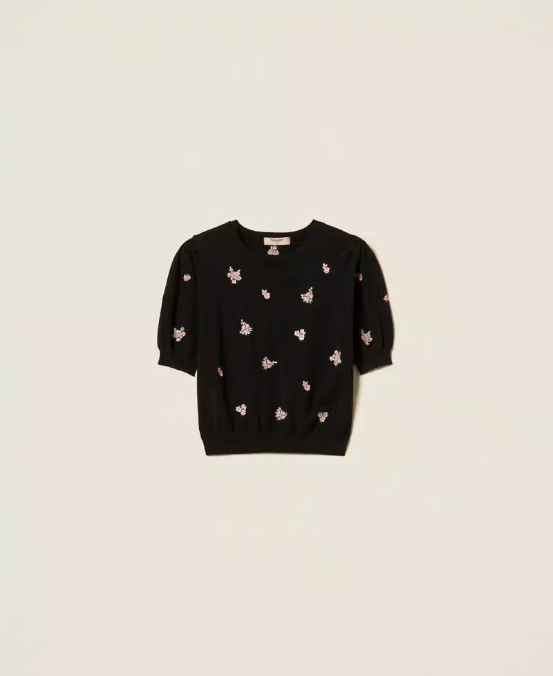TWS-262TP3460 BLACK FLOWER EMBROIDERED TOP
