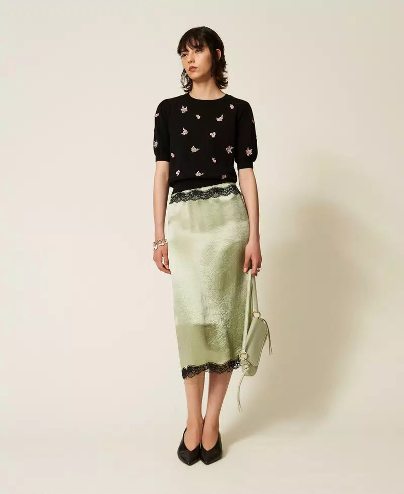 TWS-262TP3460 BLACK FLOWER EMBROIDERED TOP