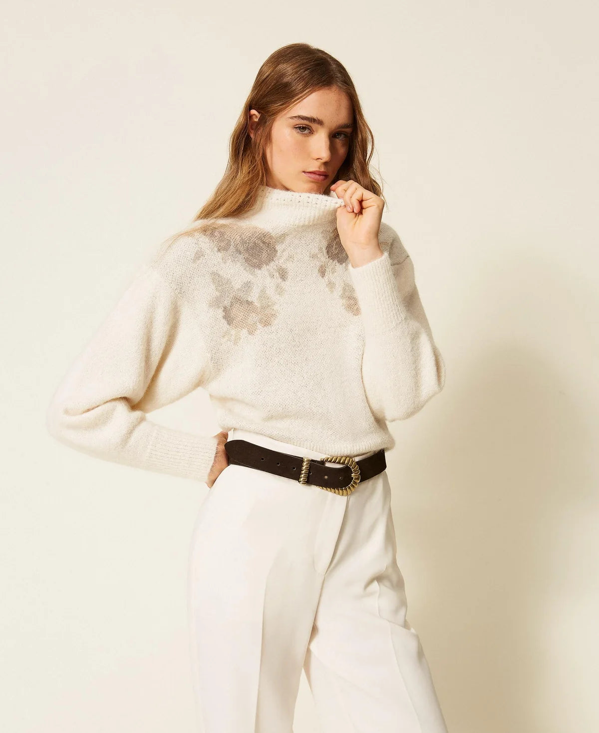 TWS-262TT3341 IVORY EBROIDERED TOP