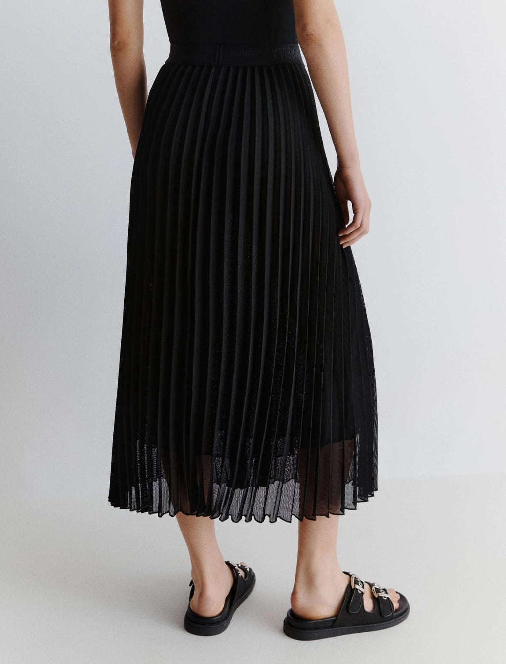 MRL-251310105 ACERBO BLACK PLEATED SKIRT