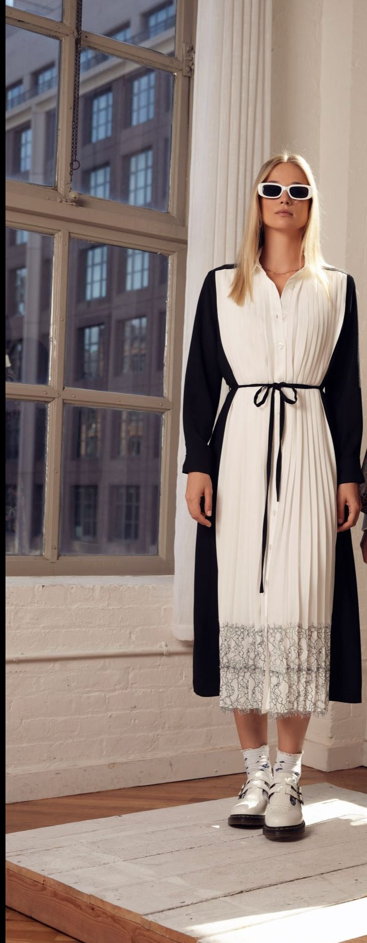 NOI- 3379 BLK&WHT PLEATED DRESS