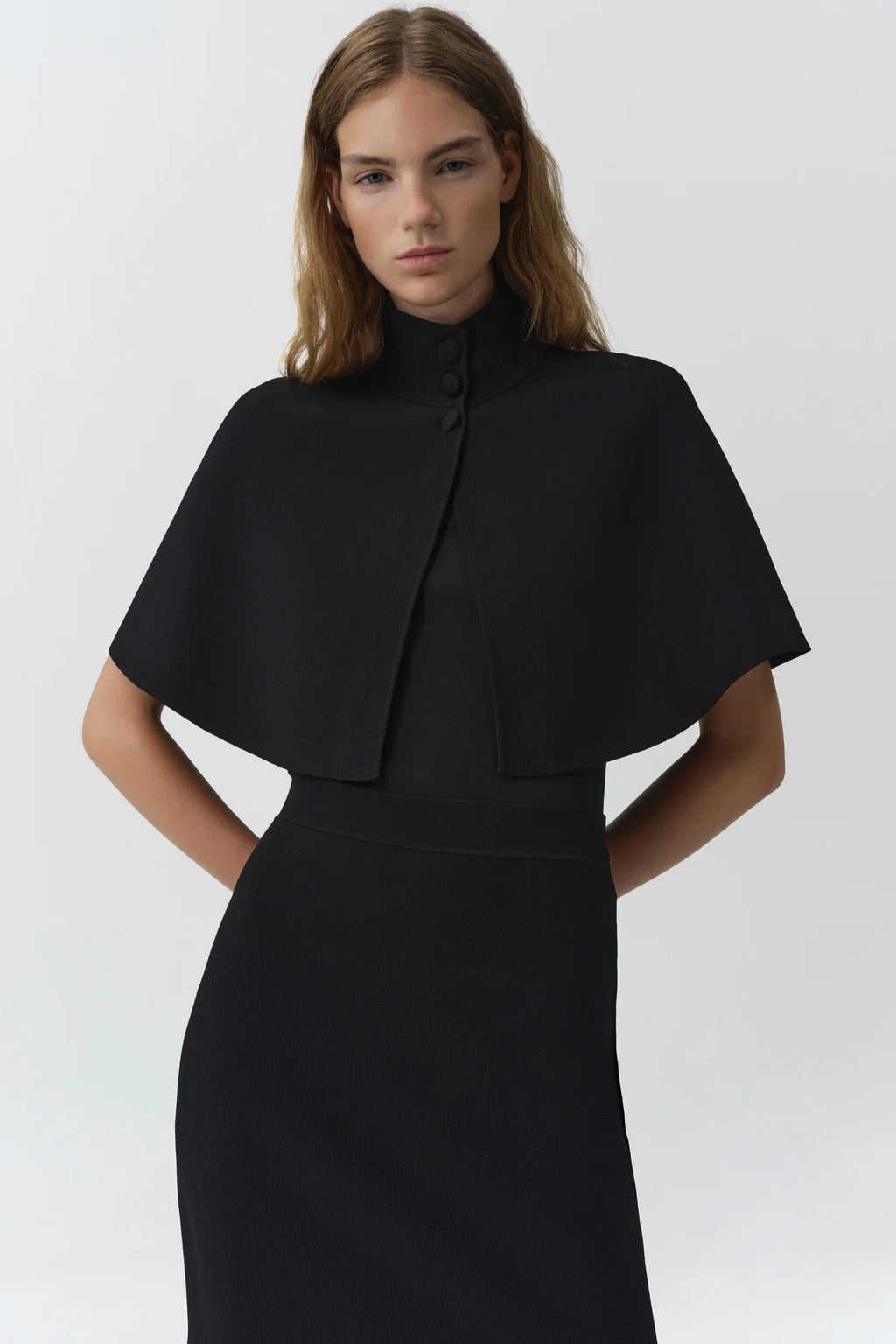SMK-526-6066 ELLINGTON BLACK CAPE
