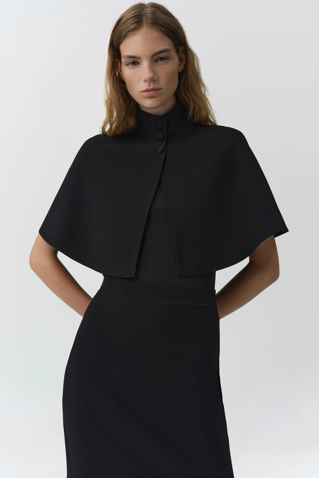 SMK-526-6066 ELLINGTON BLACK CAPE