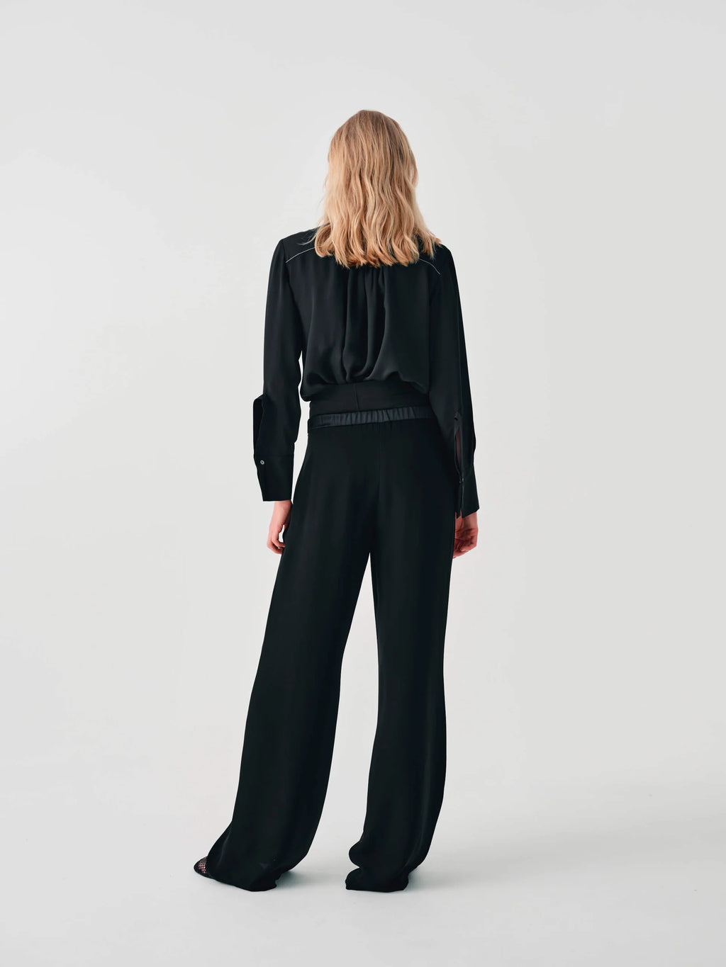 BEA-26FE4347TORRE BLACK EMBROIDERED BLOUSE