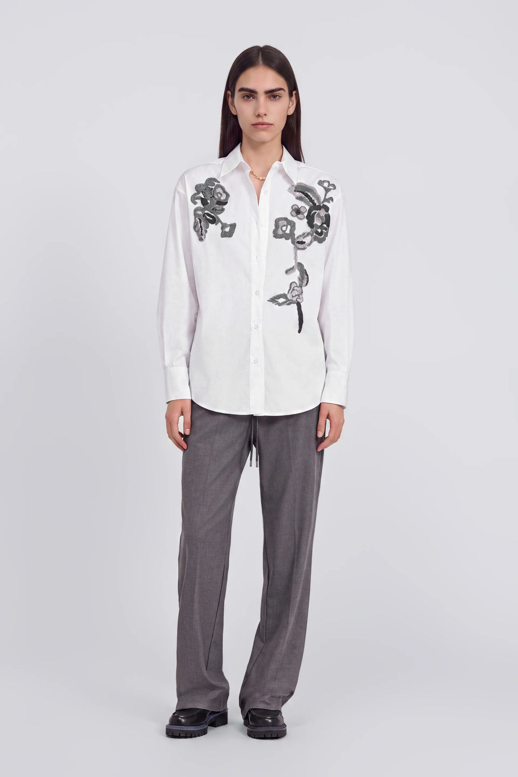 ERF-D49EK024E32 WHITE&BLACK EMBROIDERY BLOUSE