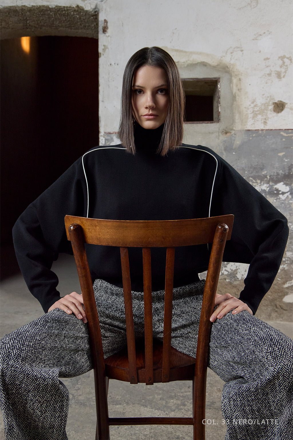 DXT-61337 BLACK&WHITE POLAR NECK TOP