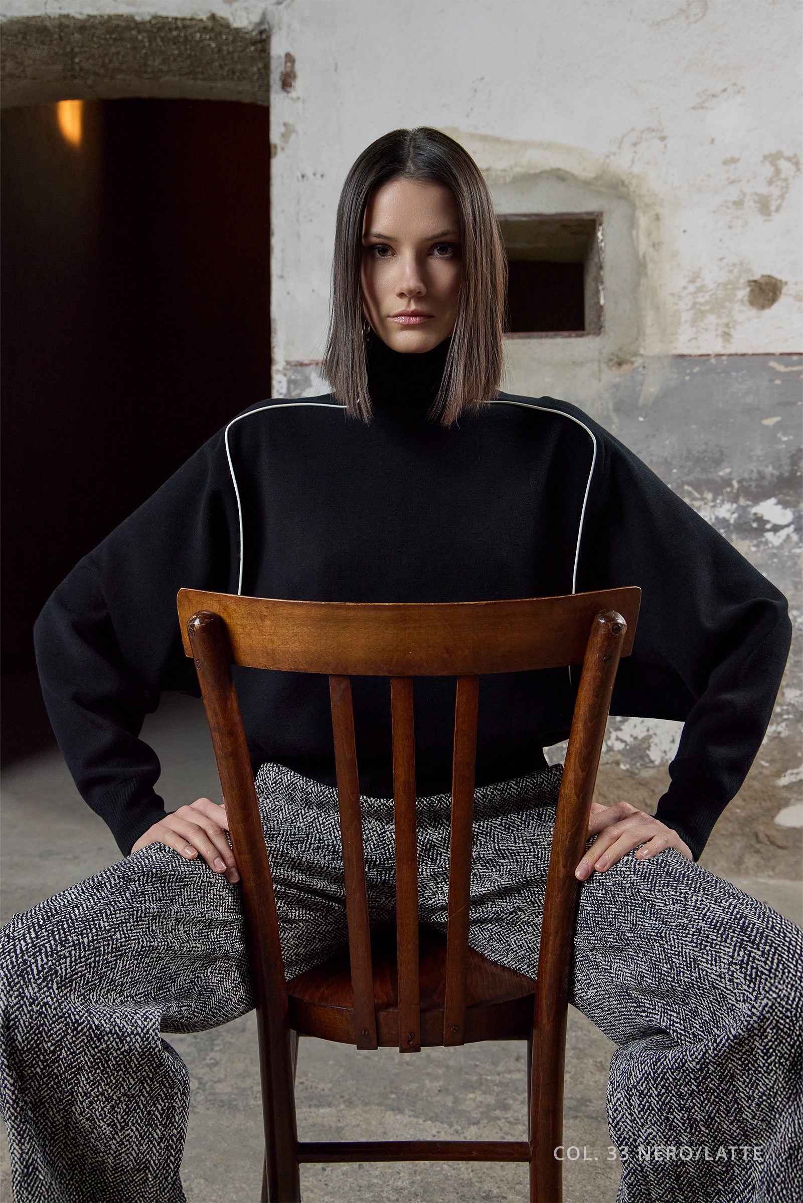 DXT-61337 BLACK&WHITE POLAR NECK TOP