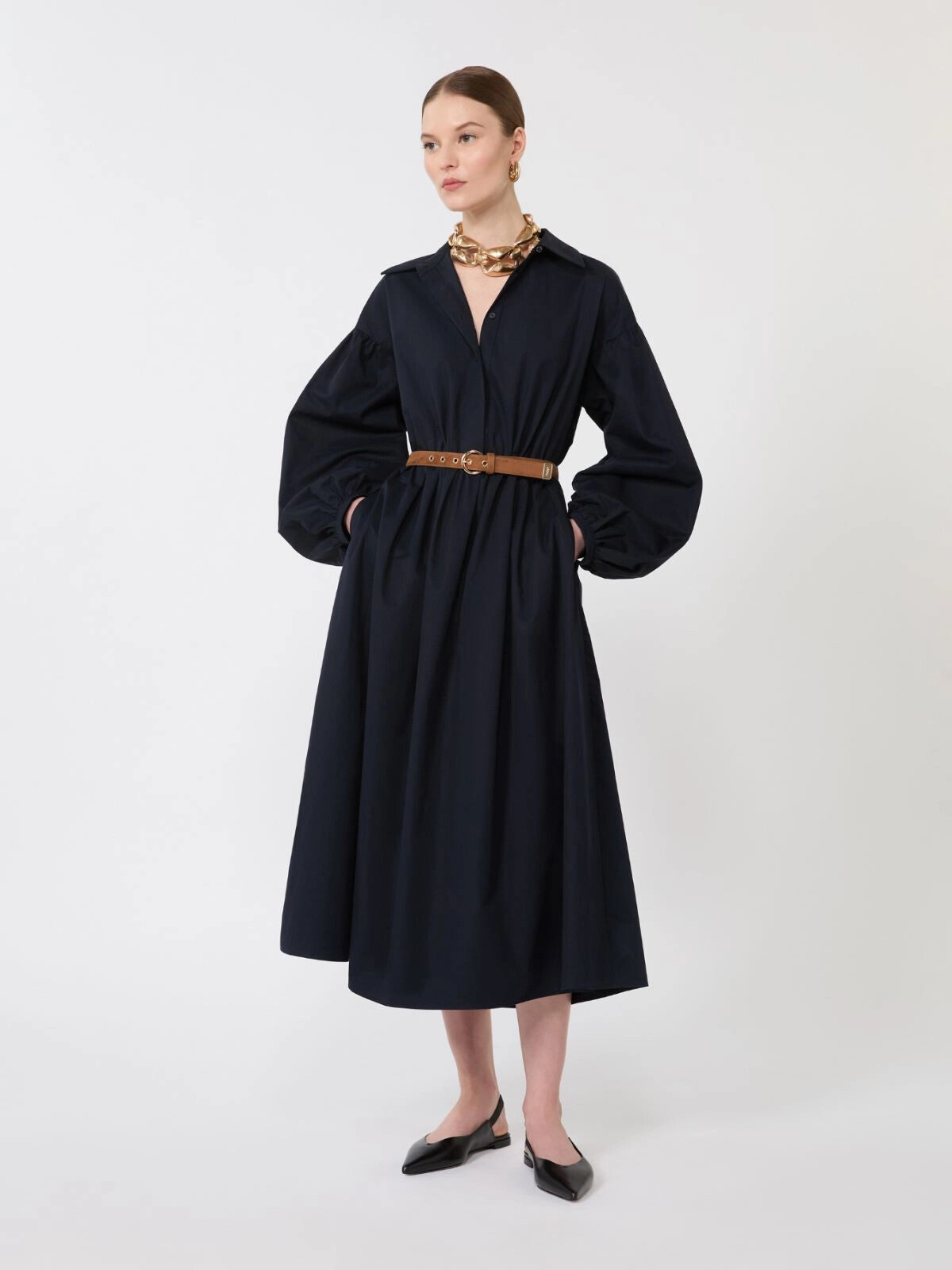 navy dress brown belt Navy blue dress, brown and tan belt, brown wedges-- love this outfit!