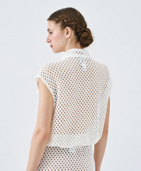 ACC-63-1051-091 OFF WHITE MESH SLEEVELESS JACKET