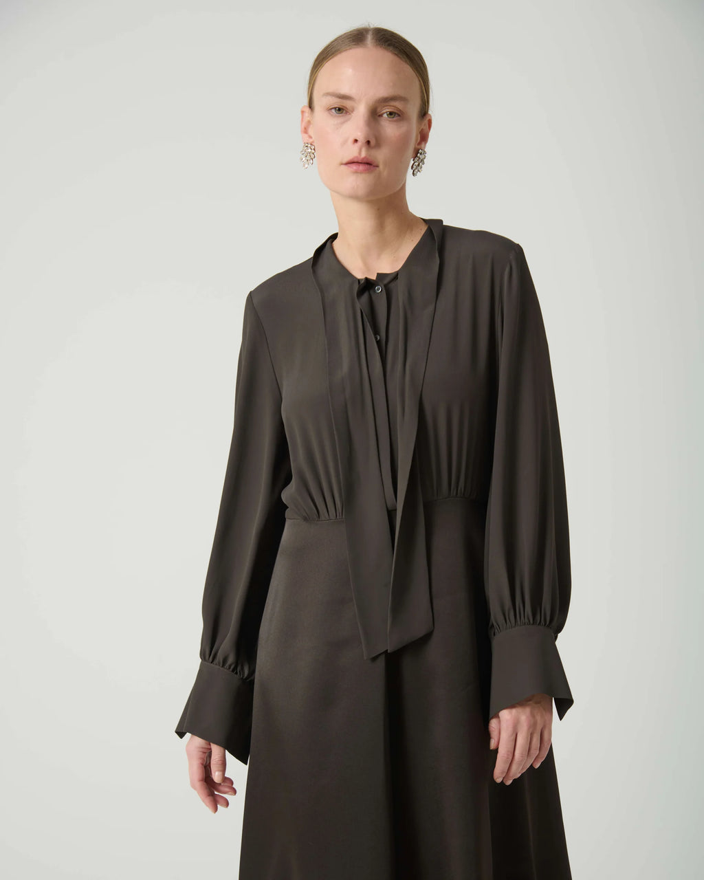 BEA-25FA661640 BROWN TIE COLLAR DRESS