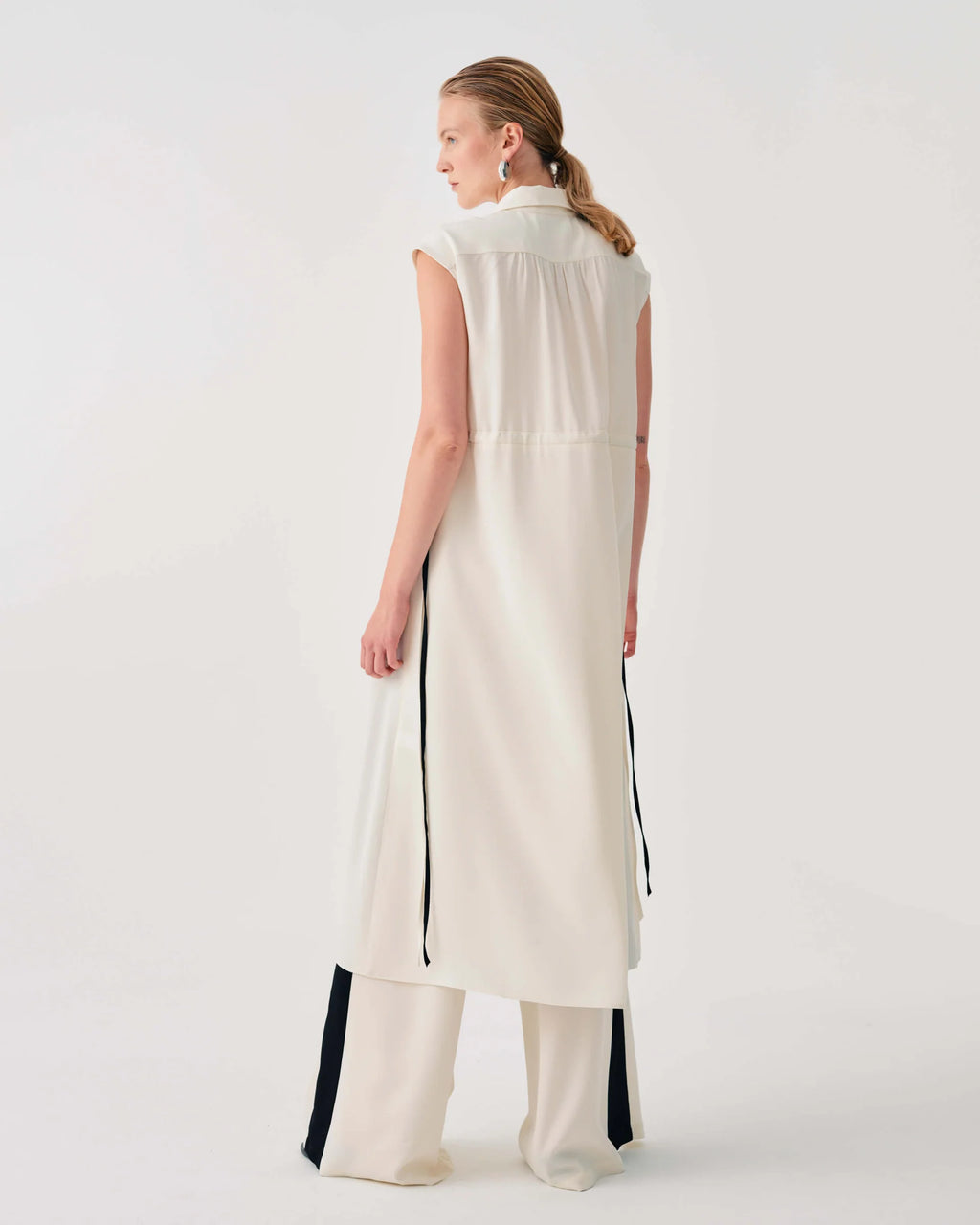 BEA-26FE6697SAT IVORY SLEEVELESS POCKET DRESS