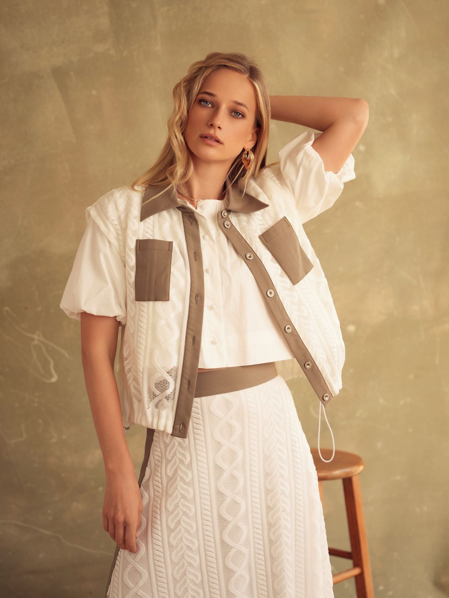 NOI- 7361 WHITE SLEEVELESS TOP