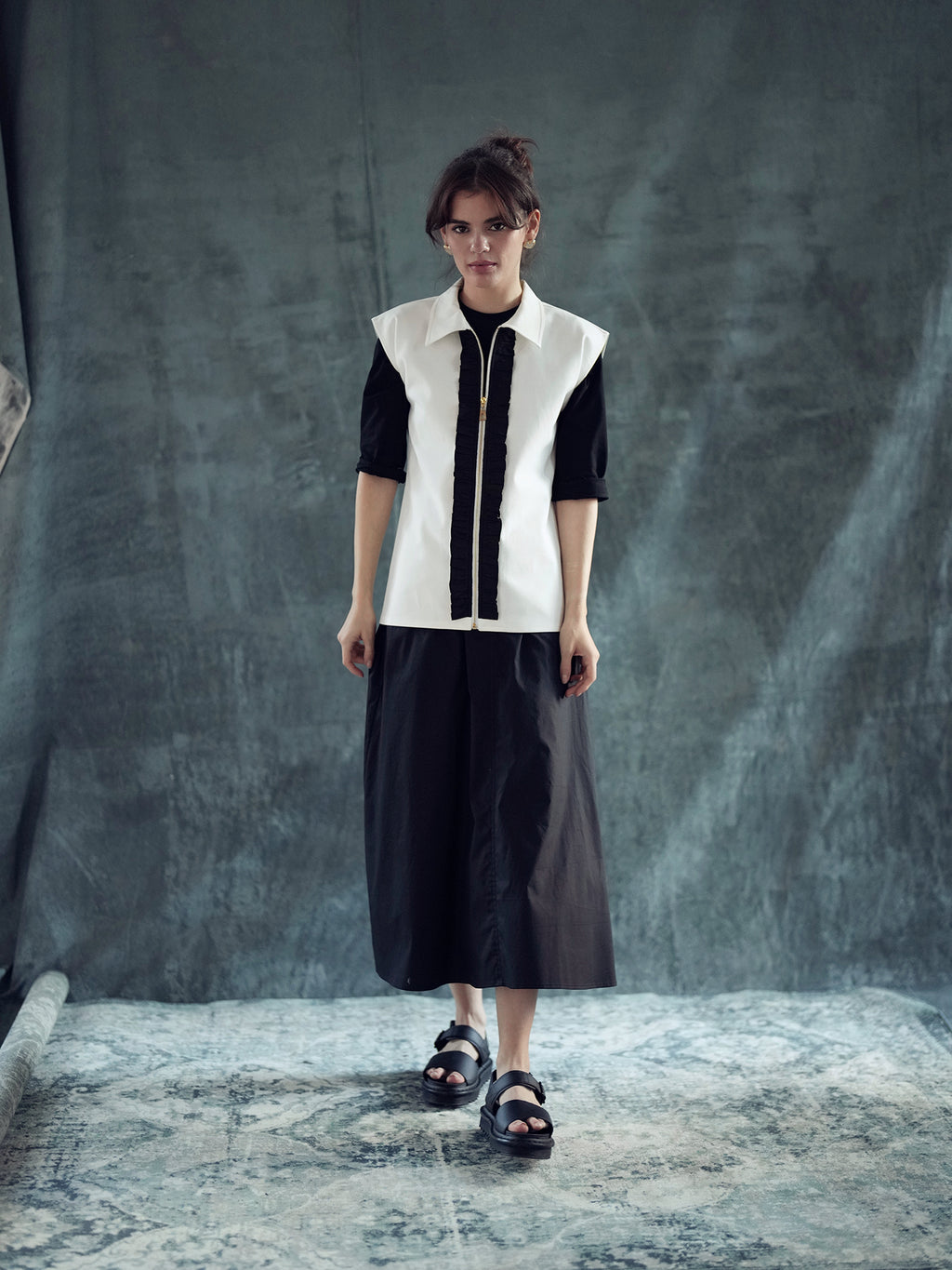 LONG ZIP UP VEST