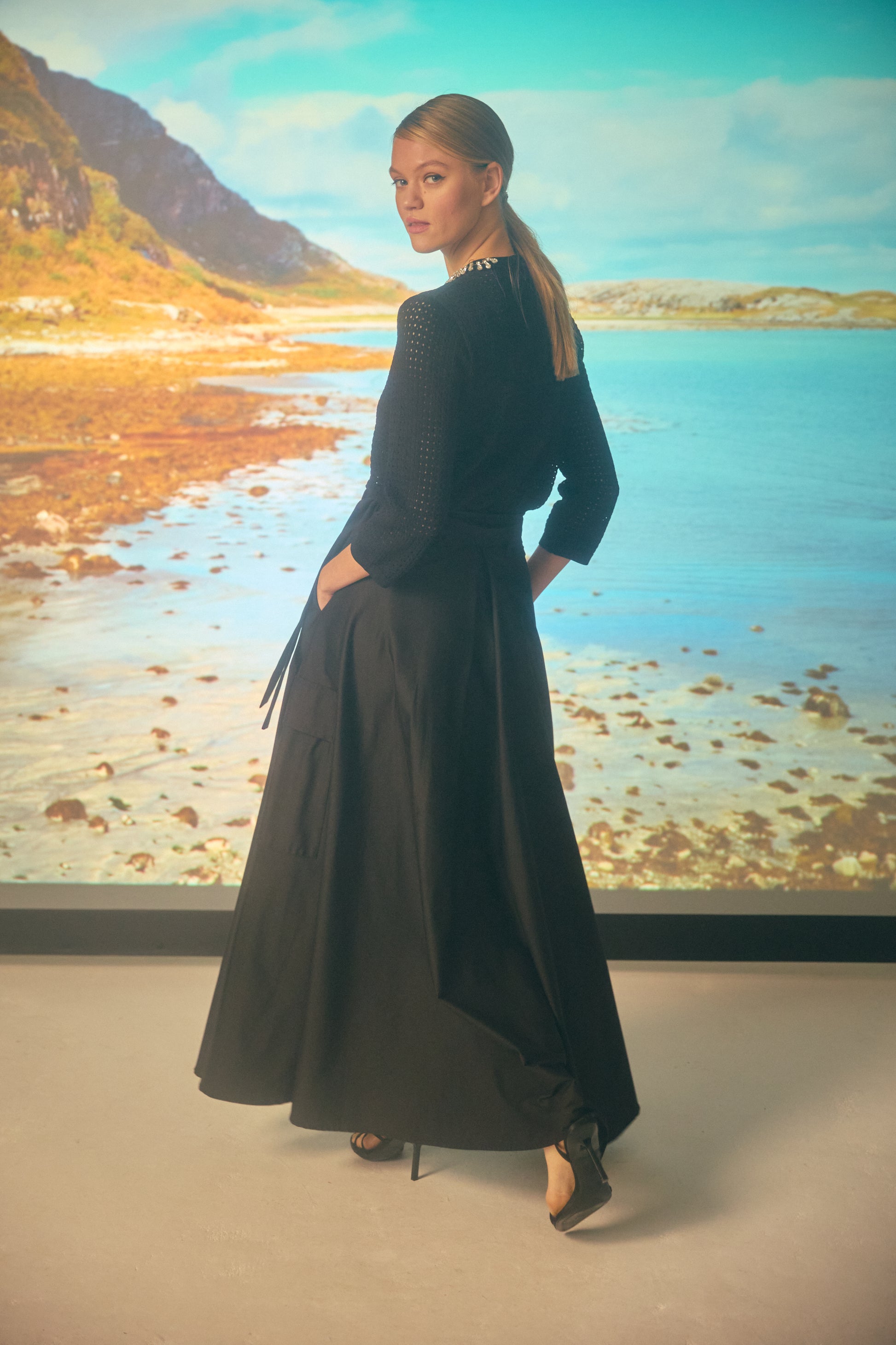NOI-7413 BLACK WRAP POCKET SKIRT