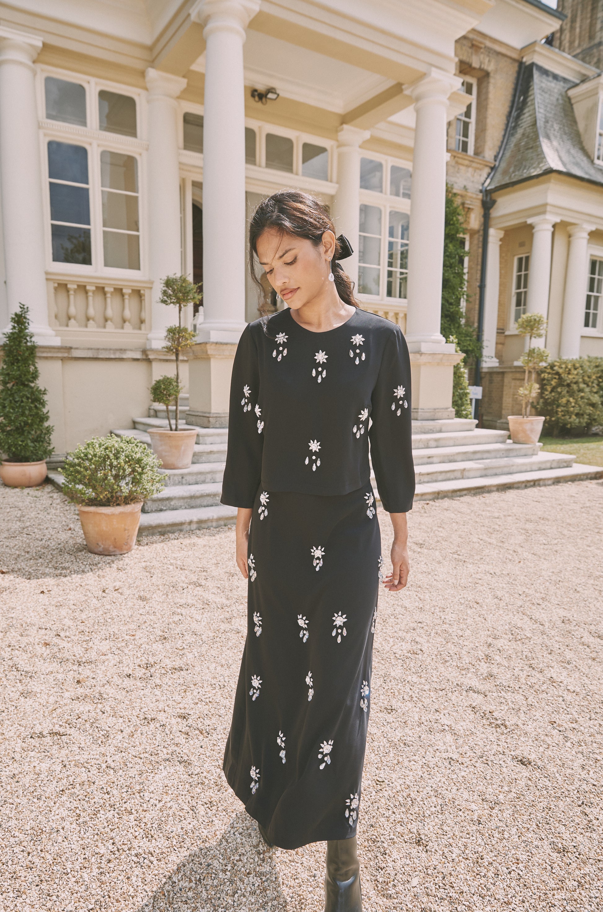NOI-7436&7437 BLACK FLOWER EMBELLISHED SET
