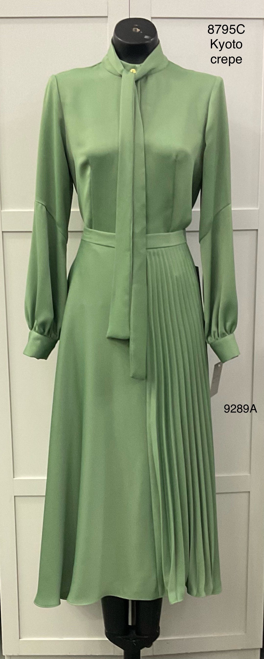 Pistachio crepe set