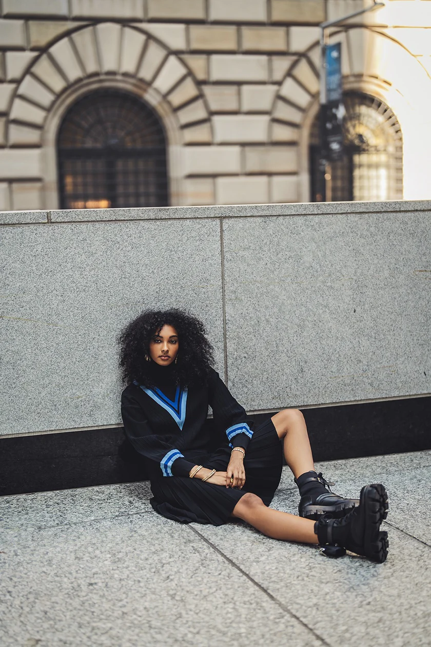 ALZ-T449 BLACK&BLUE HIGH NECK TOP