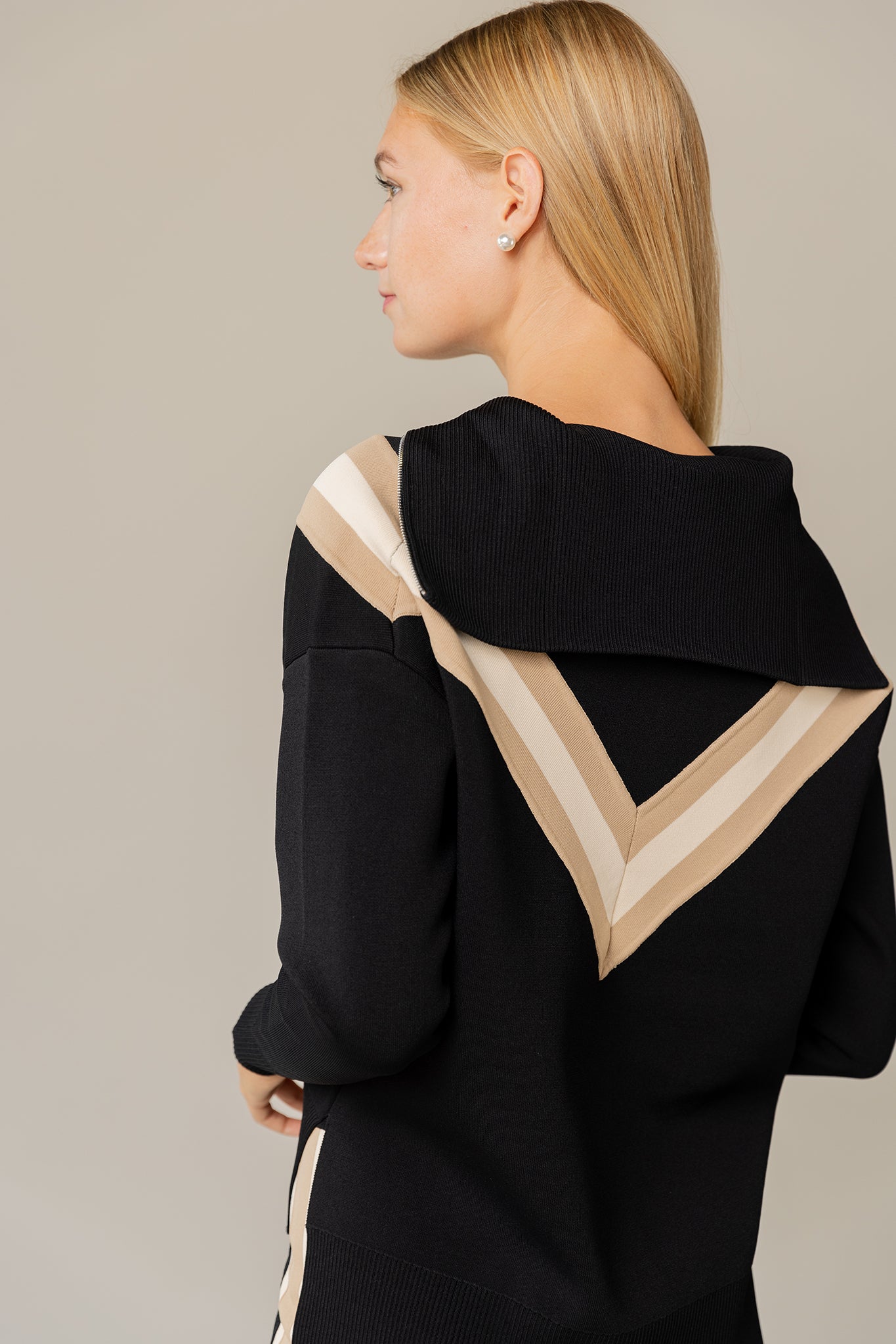APP-F23-360 BLACK&BEIGE CIRA TOP