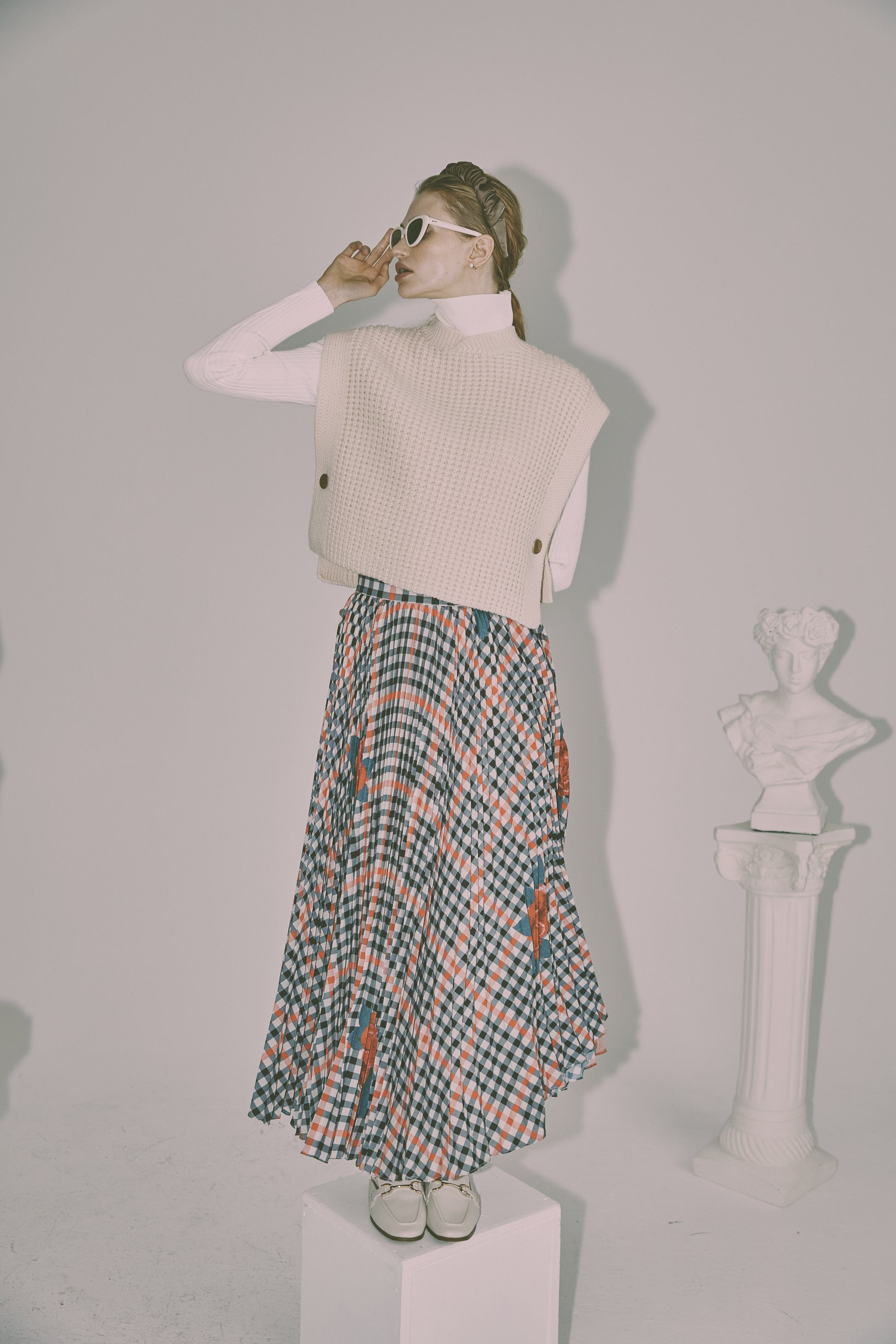 NOIR-CH108 CREAM SLEEVELESS TOP