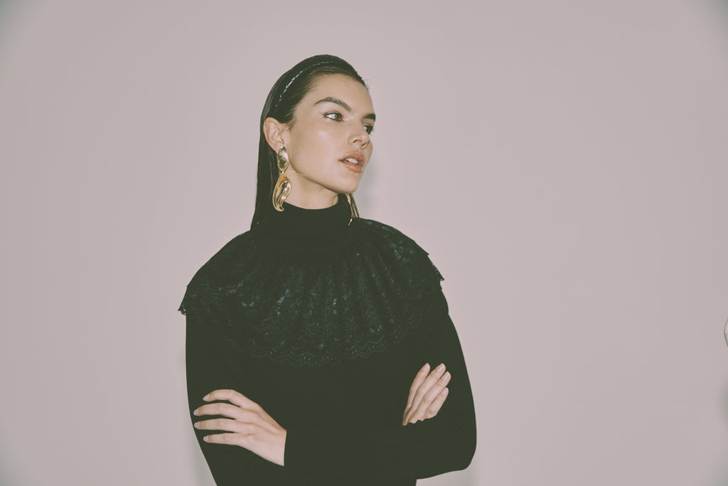 NOIR-CH115 BLACK LACE COLLAR TOP