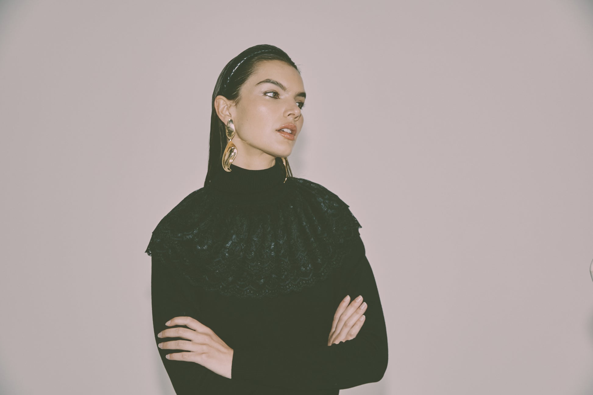 NOIR-CH115 BLACK LACE COLLAR TOP