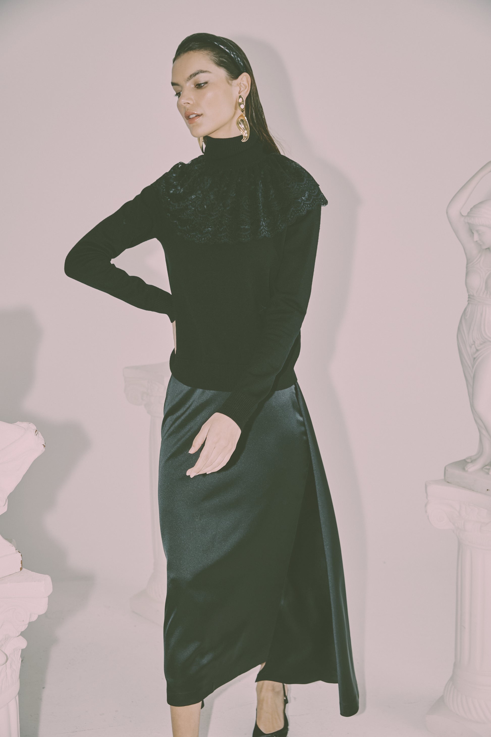 NOI-CH115 BLACK LACE COLLAR TOP