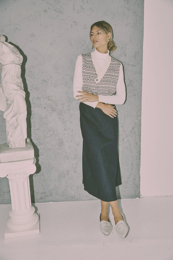 NOI-CH120 WHITE ASYMMETRIC VEST