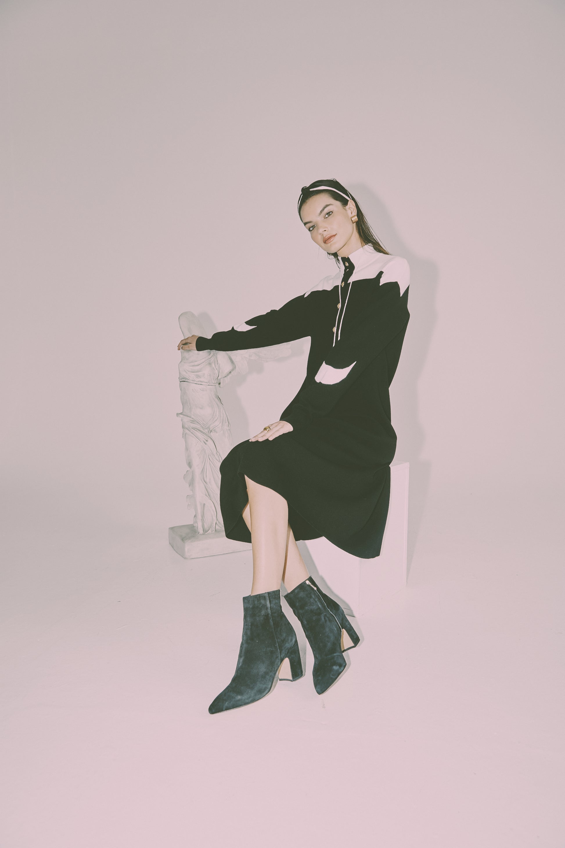 NOI-CH125 BLACK CONTRAST DRESS