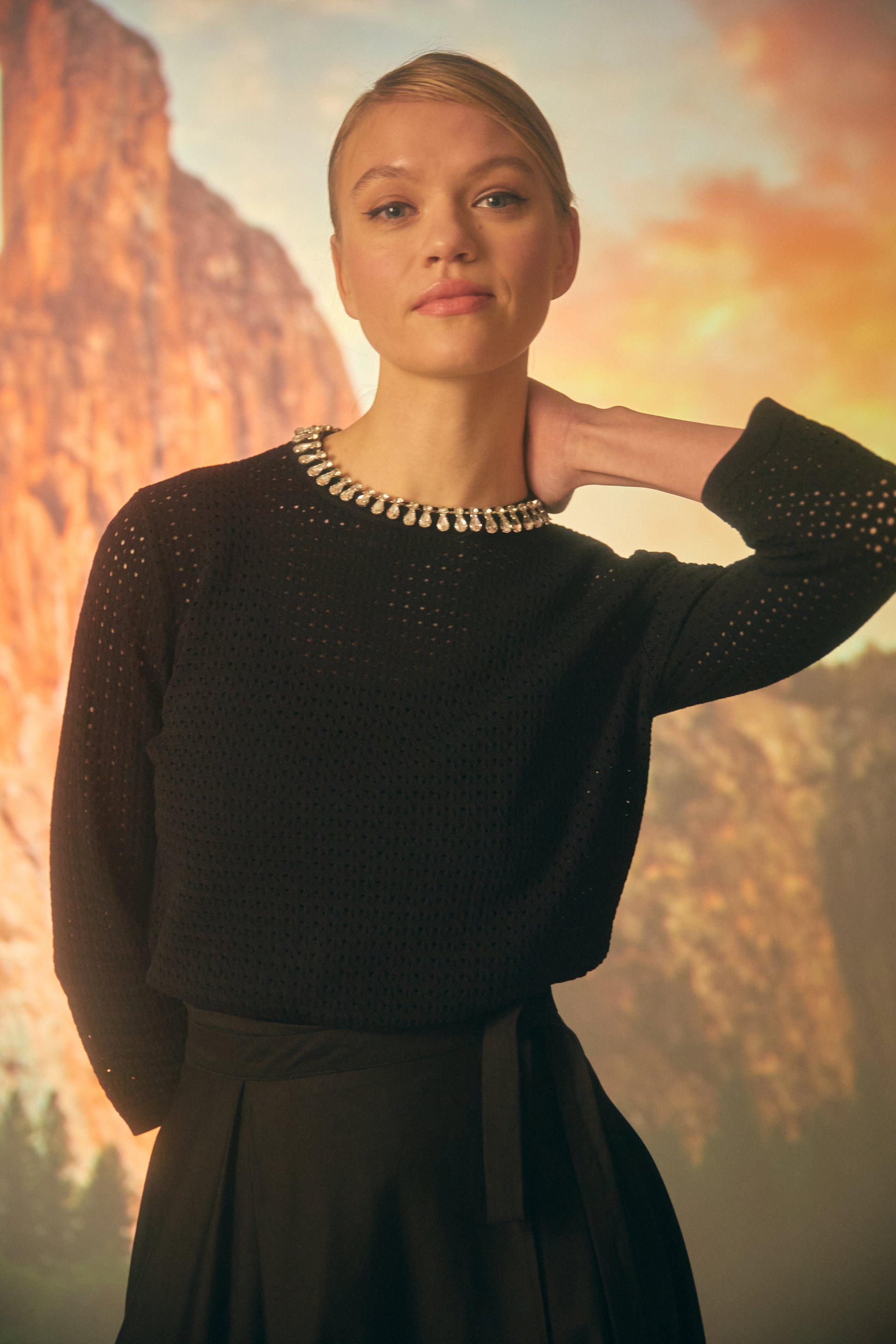 NOI-CH174 BLACK DIAMANTE TOP