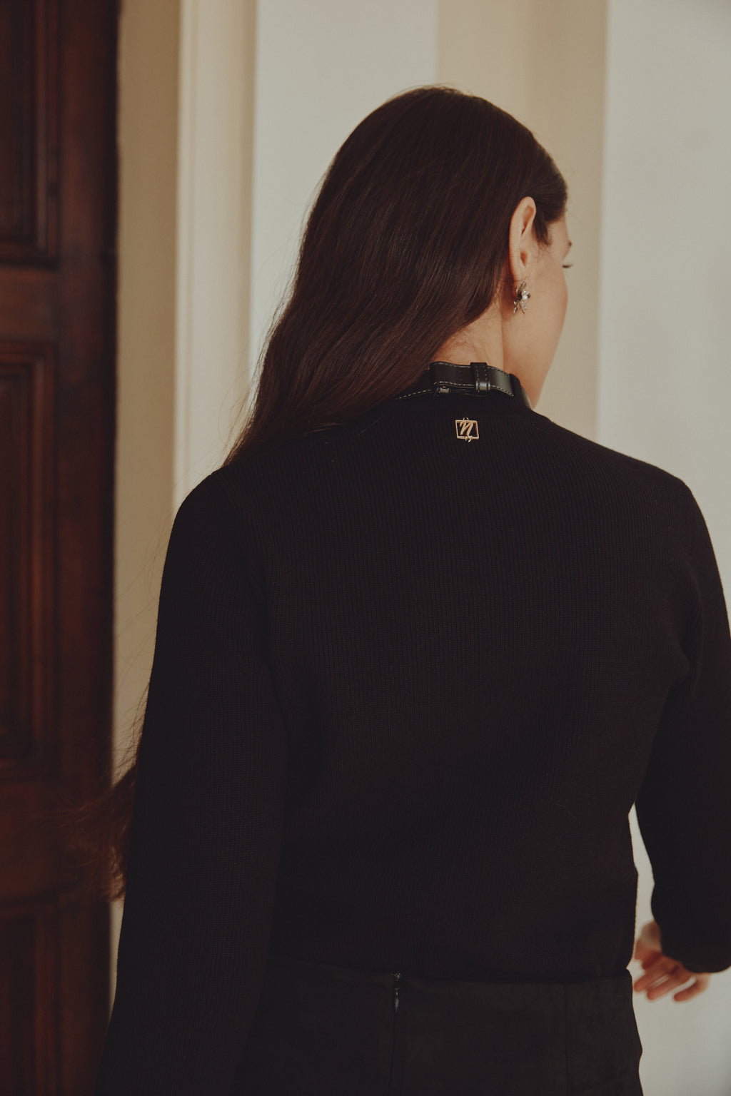 NOI-CH216 BLACK LEATHER NECK BELTED TOP