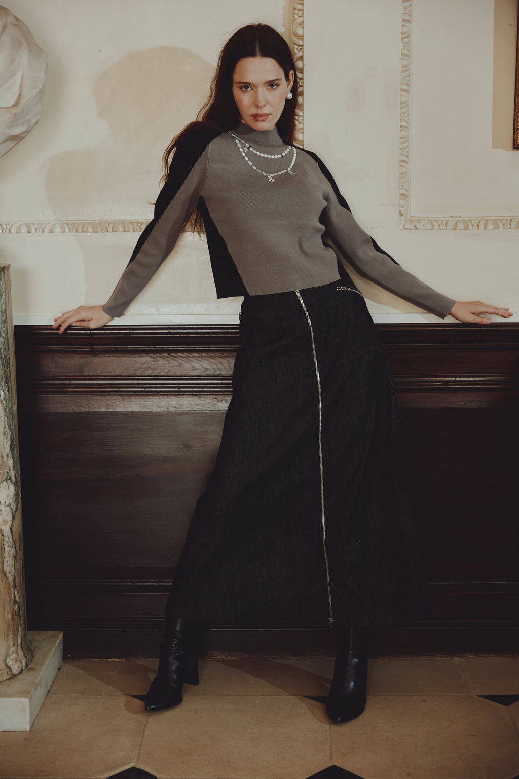 NOI-CH226 TAUPE&BLACK PRINTED NECKLACE TOP