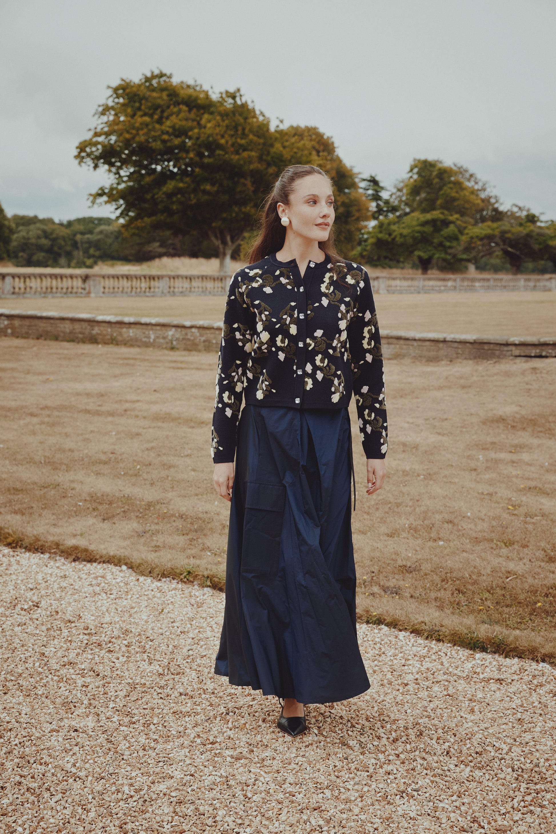 NOI-CH243 NAVY&MULTI CORDUROY EMBROIDERED CARDIGAN