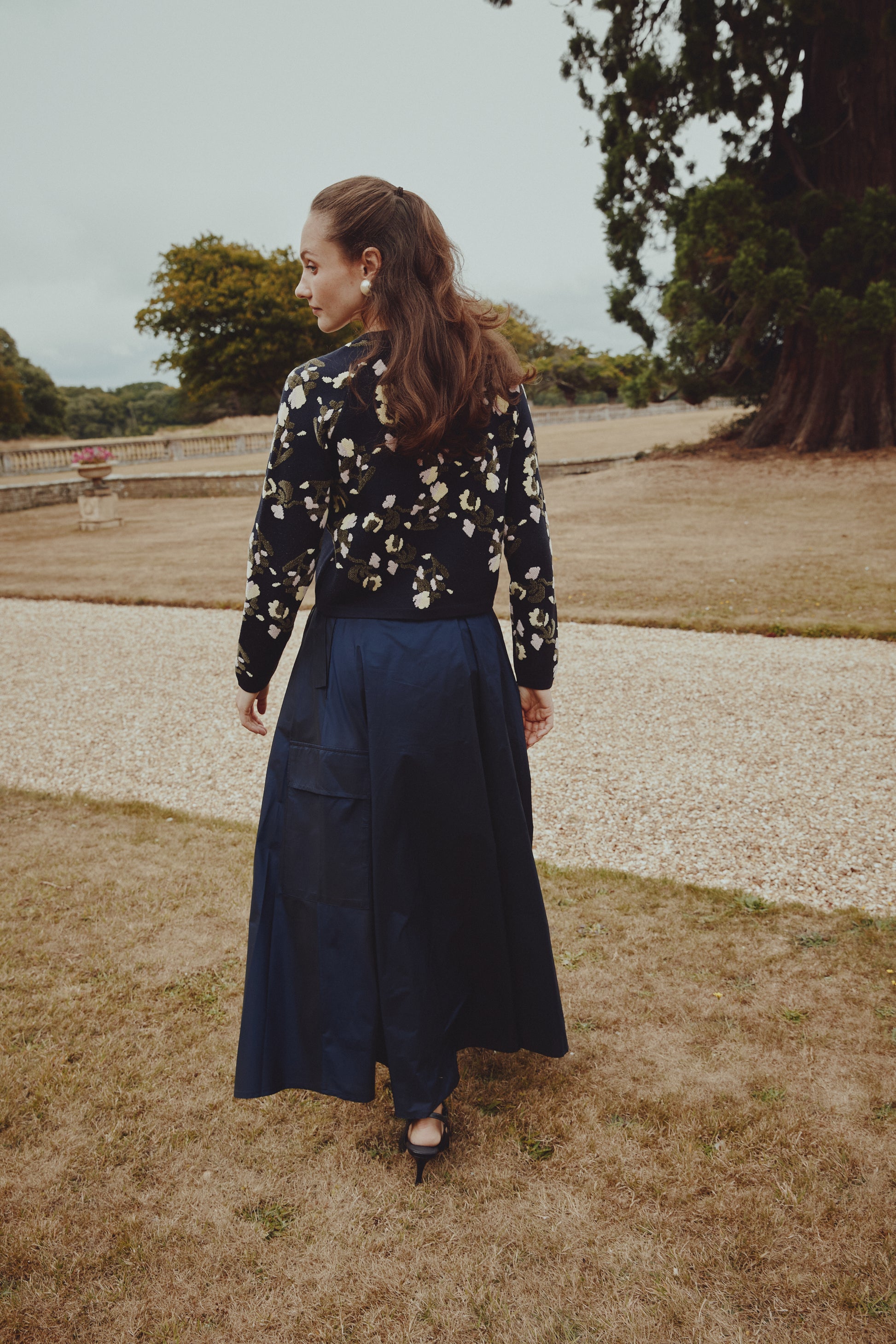 NOI-CH243 NAVY&MULTI CORDUROY EMBROIDERED CARDIGAN
