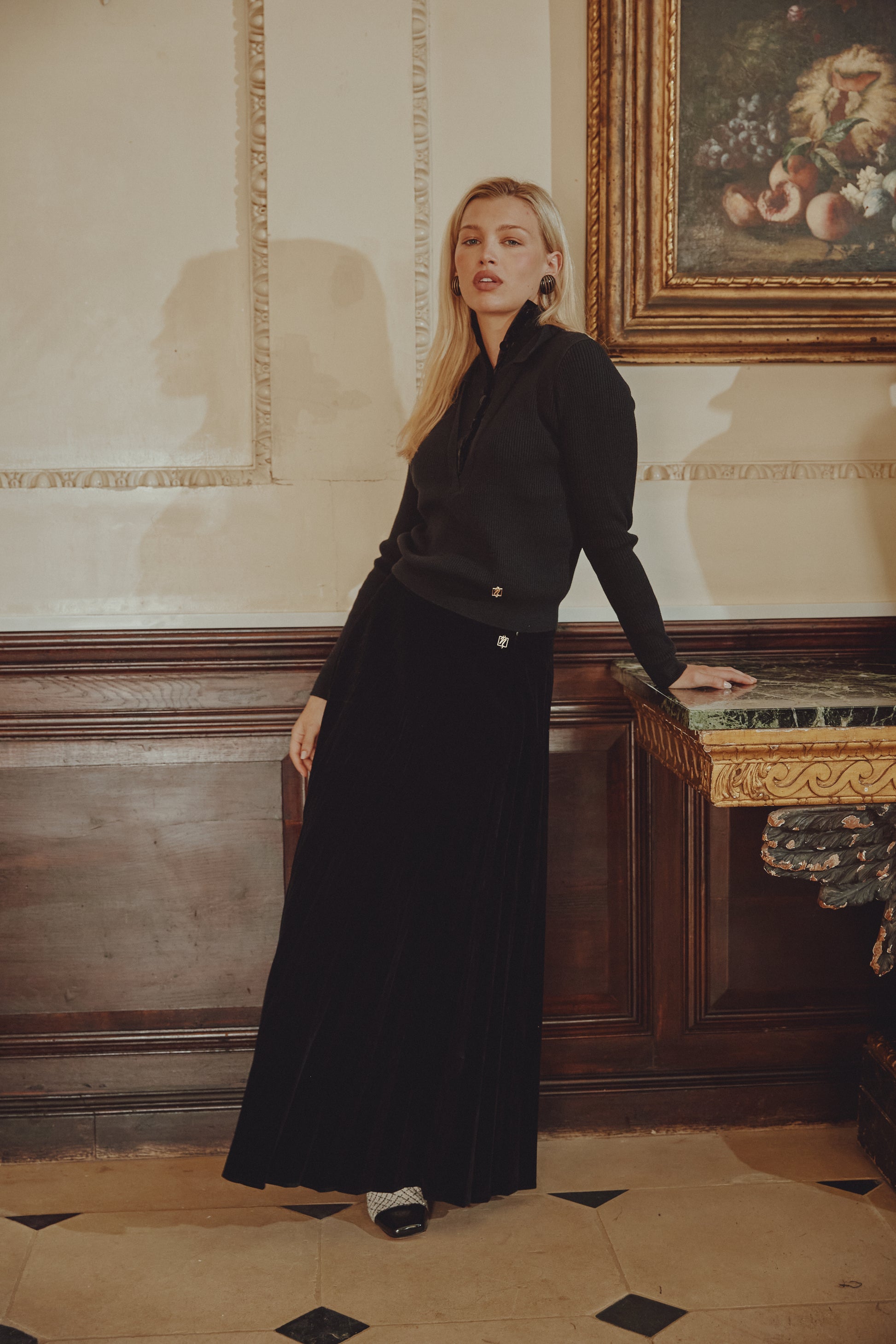NOI-CH250 BLACK VELVET RIBBED HIGH NECK TOP