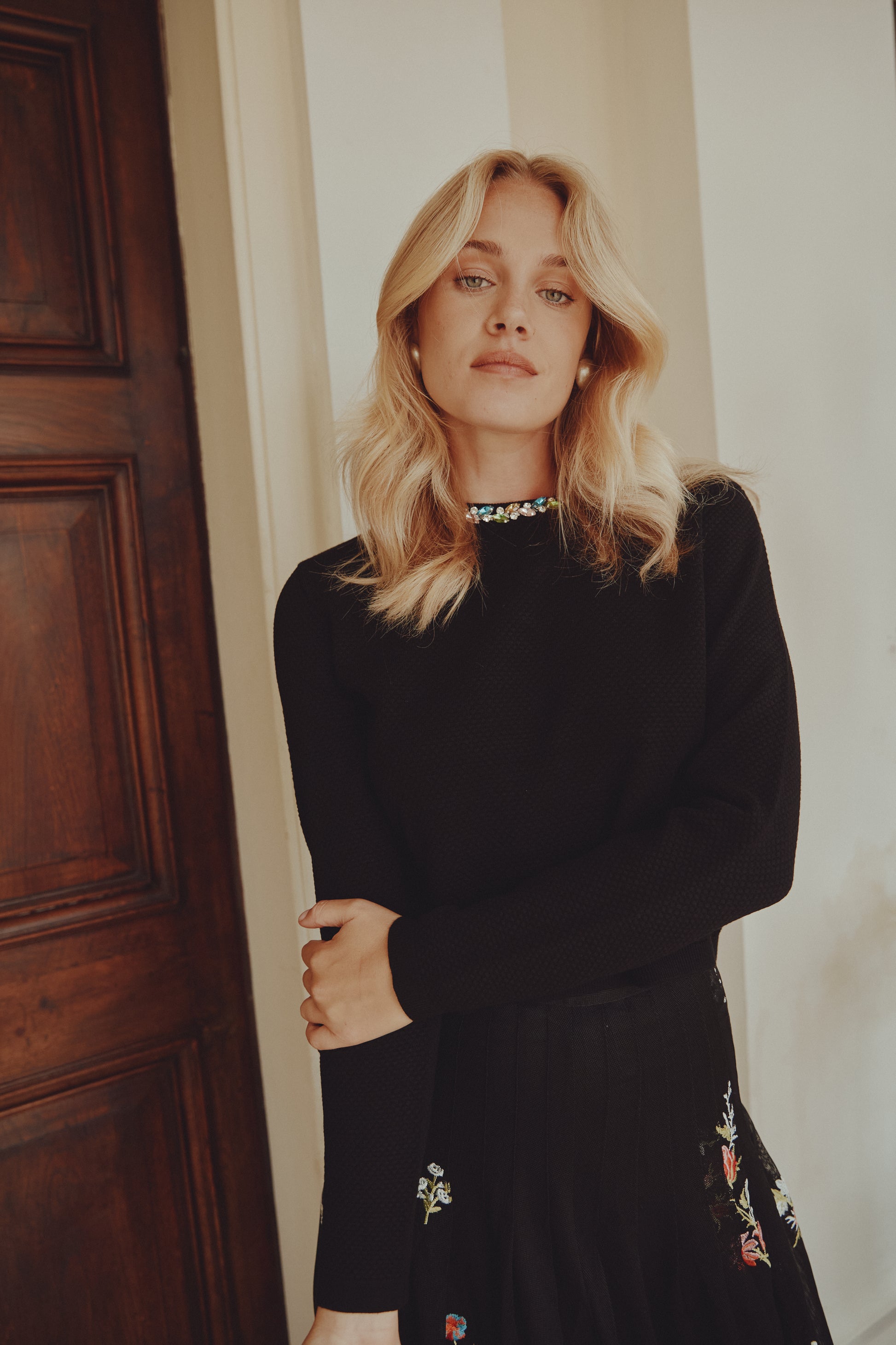 NOI-CH253 BLACK PASTEL STONE EMEBELLISHED TOP